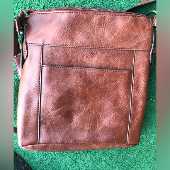 Bueno soft leather crossbody / shoulder bag. Many compartments. Stlyish. - Picture 6 of 9